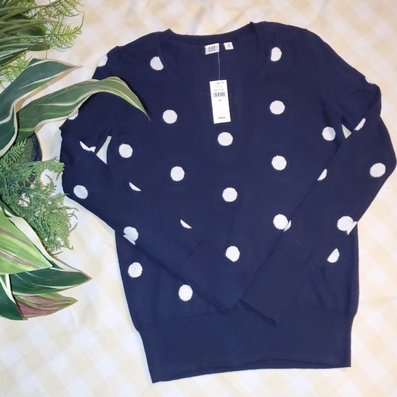 GAP women's XS sweater NWT GAP women's XS sweater NWT